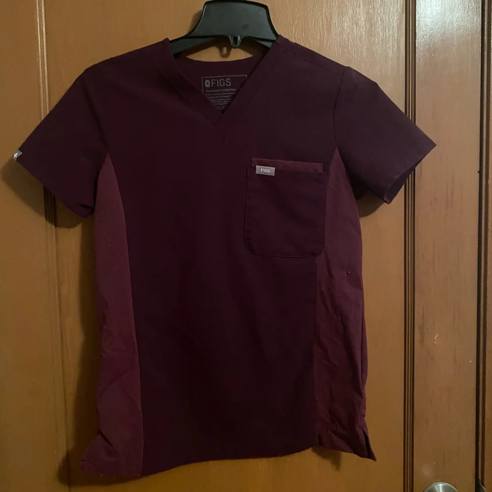 NWOT FIGS Plum/Burgundy Scrub Set XXS Top/XS Joggers - Picture 5 of 7